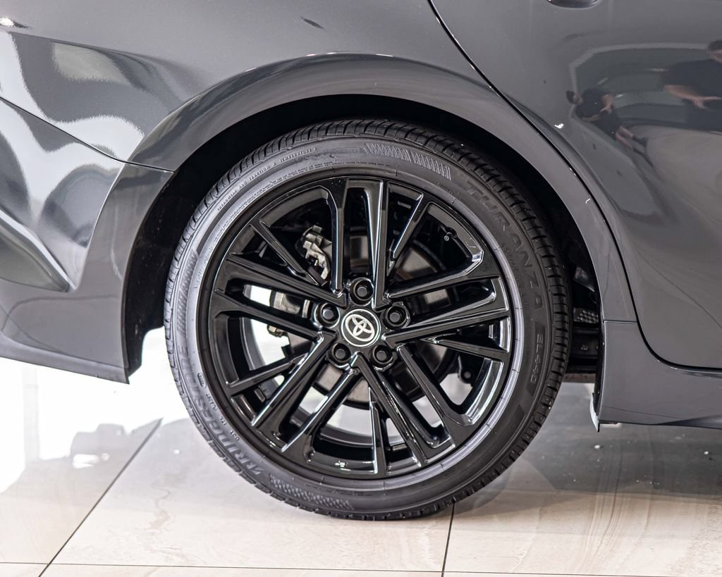 2025 Toyota Camry SE - Photo 11