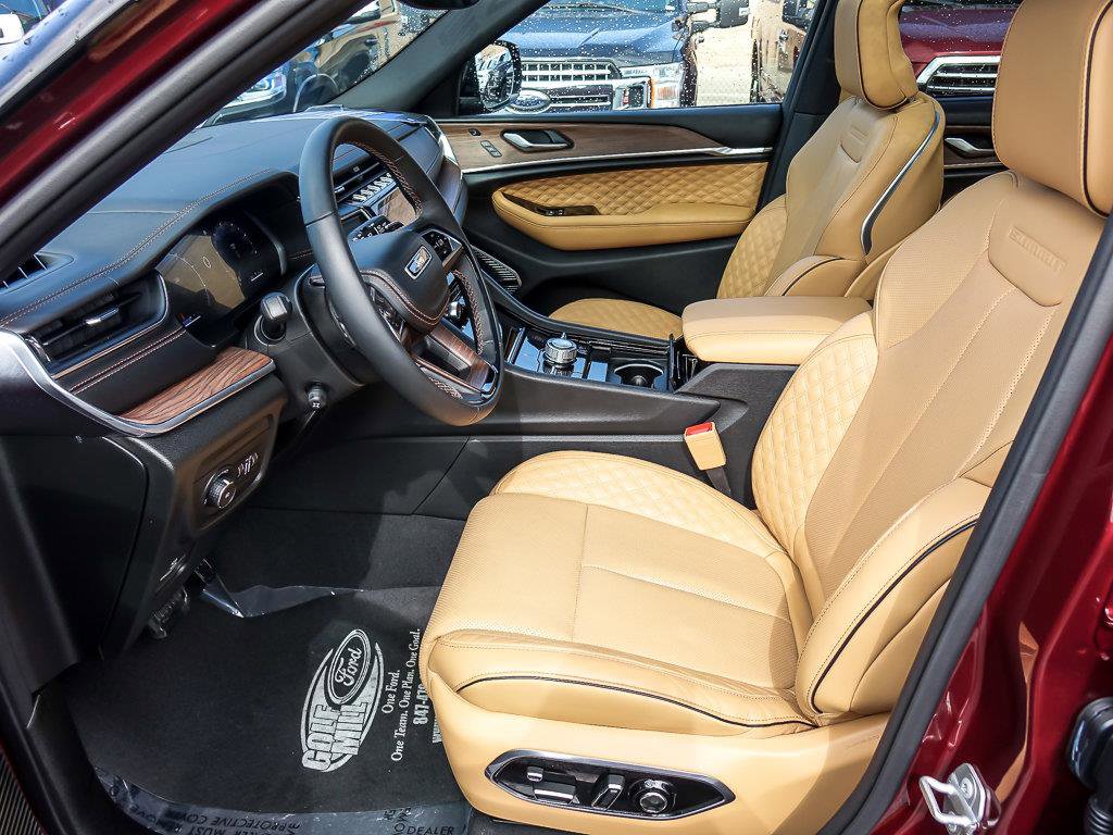 2025 JEEP GRAND CHEROKEE - Image 11