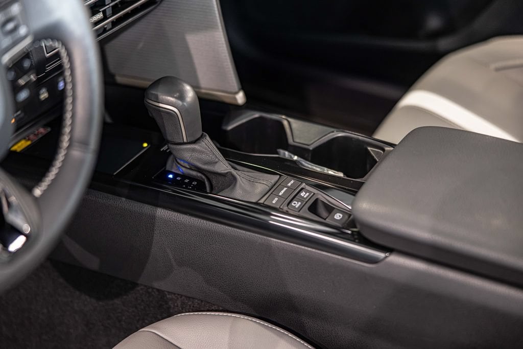 2025 Toyota Camry SE - Photo 20