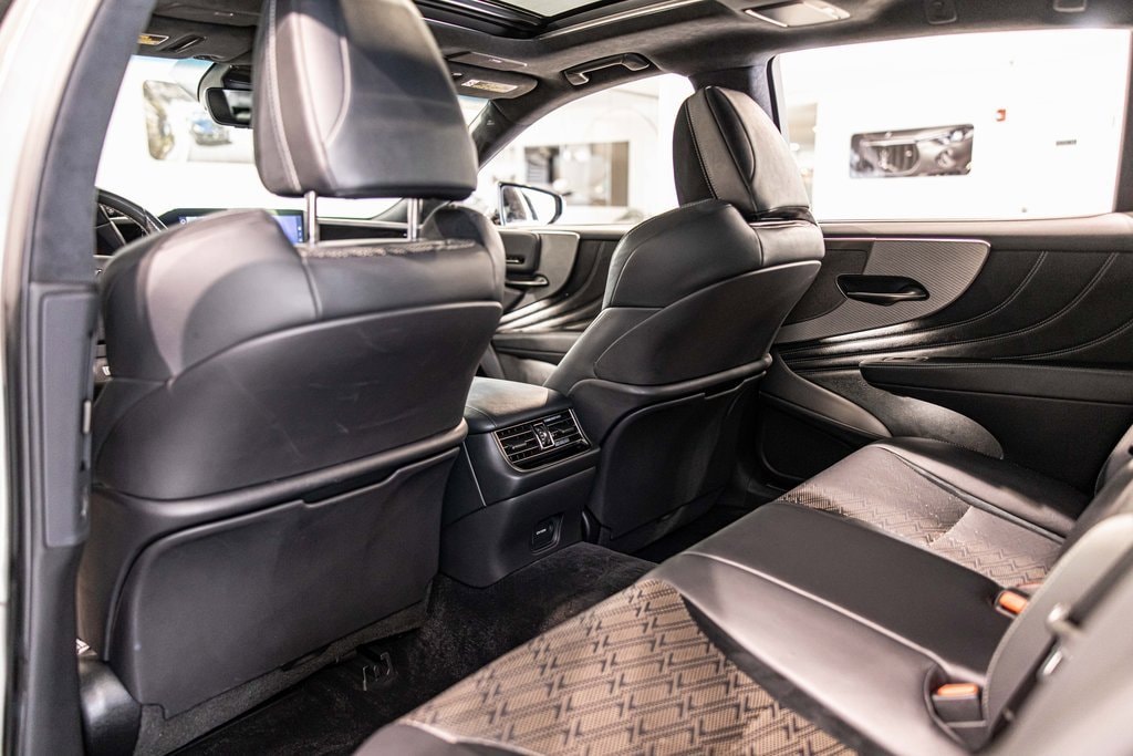 2022 LEXUS LS - Image 34