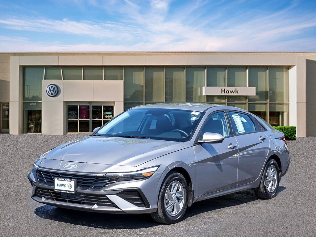 Used 2025 Hyundai Elantra SE SE IVT