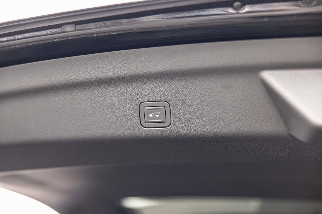 2025 CADILLAC ESCALADE - Image 17