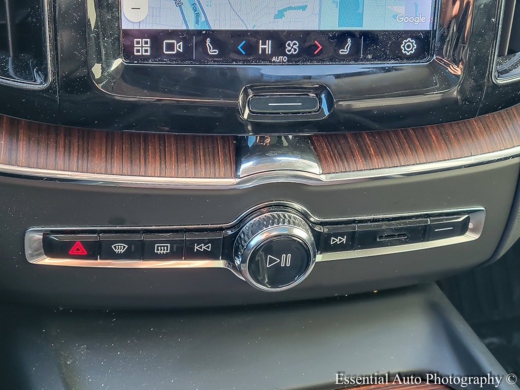 2023 VOLVO XC60 - Image 16