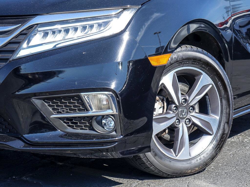 2018 Honda Odyssey Touring photo 2