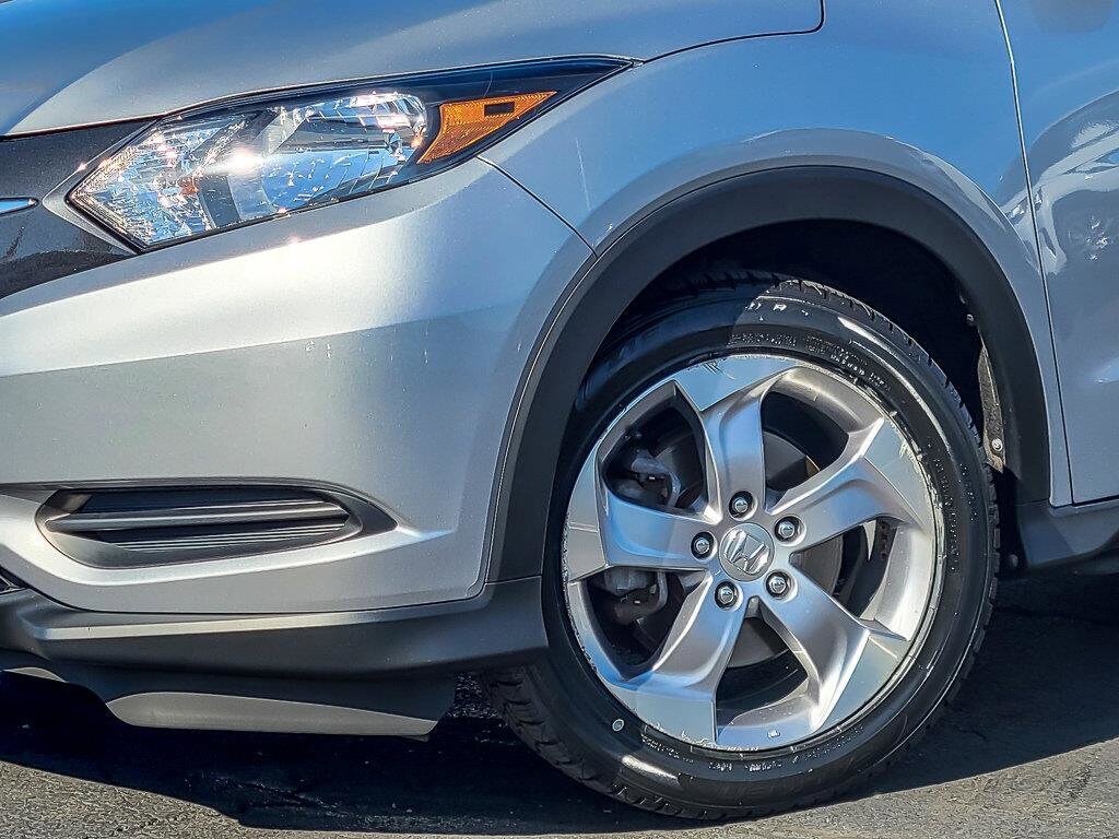 2017 Honda HR-V LX photo 2