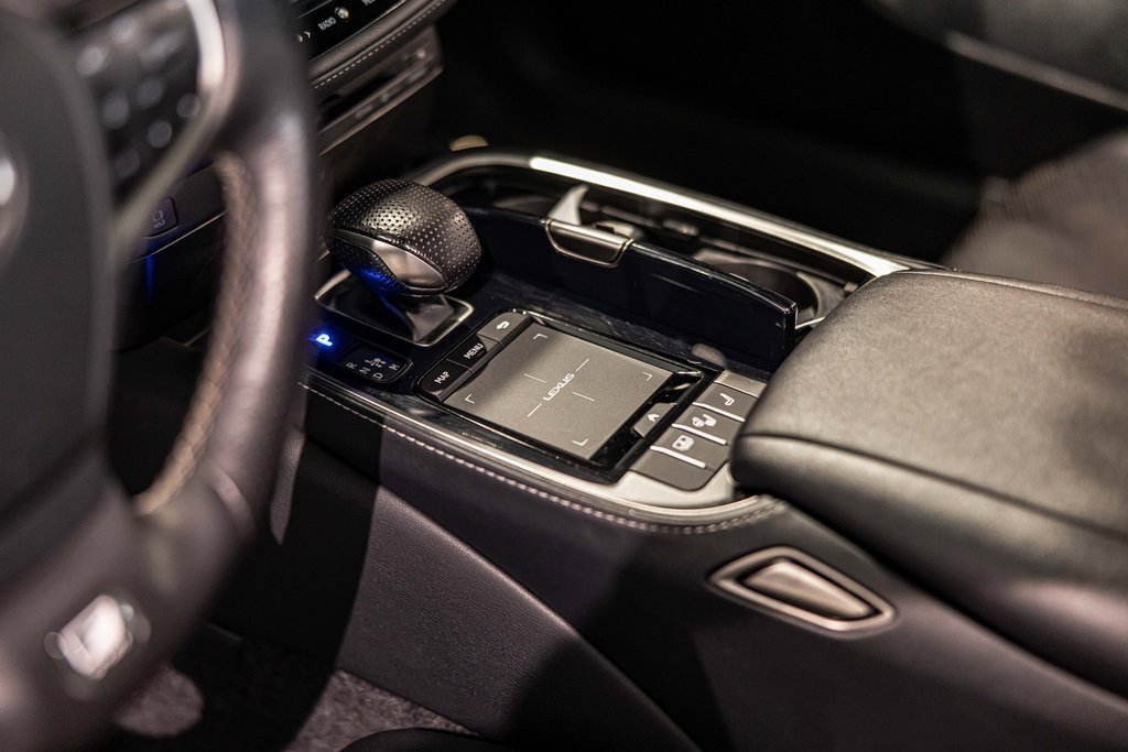 2022 LEXUS LS - Image 22