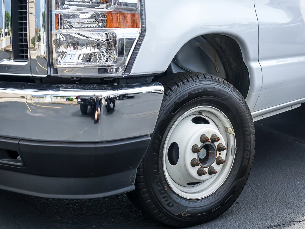 2024 Ford E-350 photo 4