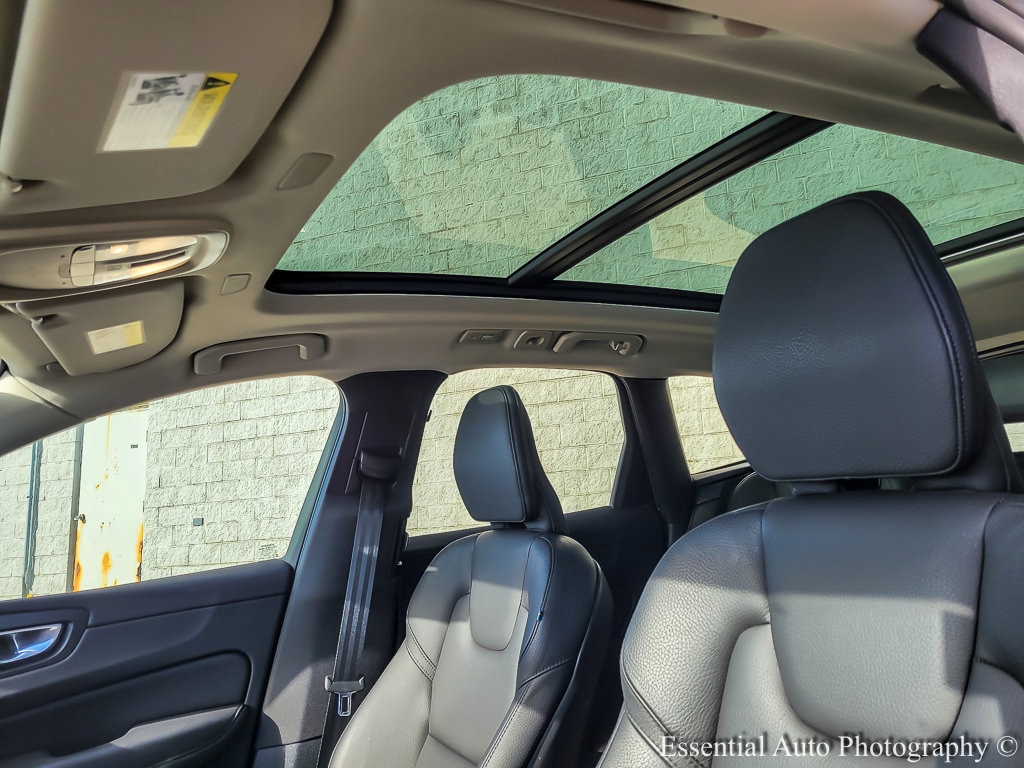 2023 VOLVO XC60 - Image 9