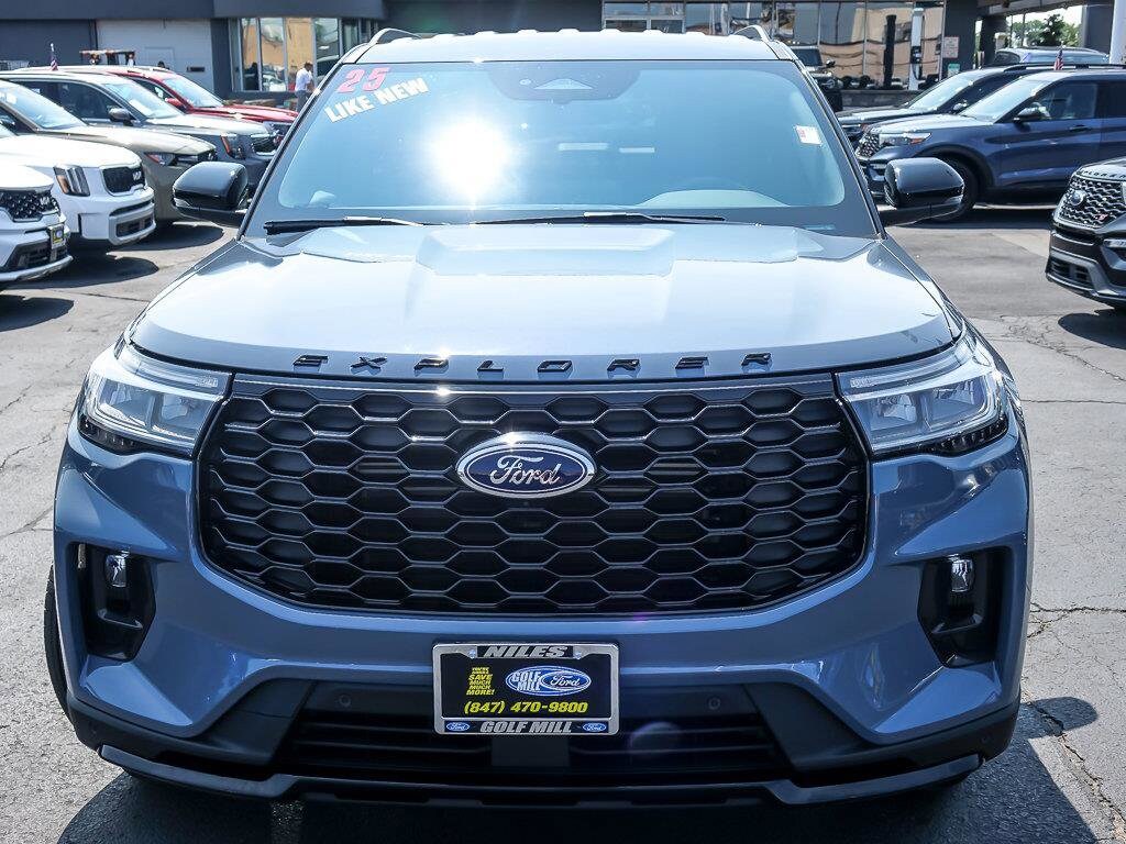 2025 Ford Explorer ST-Line photo 2