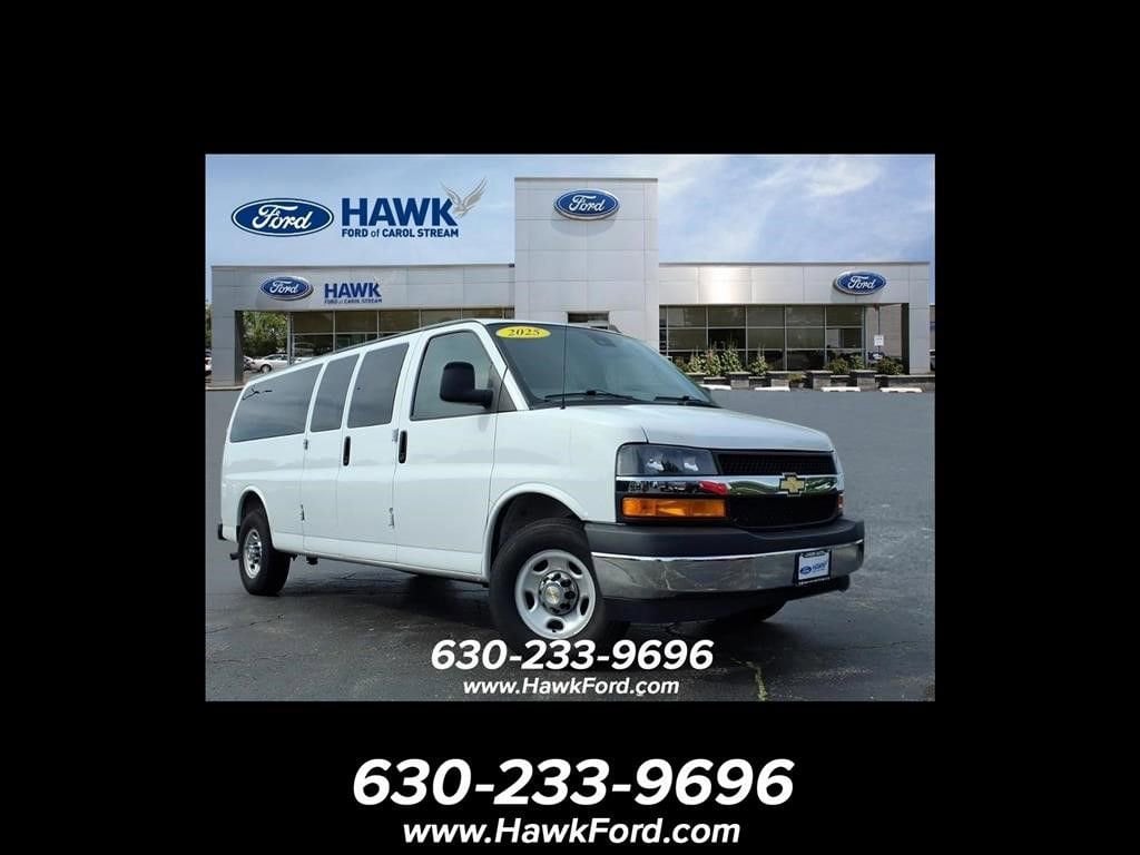 2025 Chevrolet Express 3500 LT Extended's photo