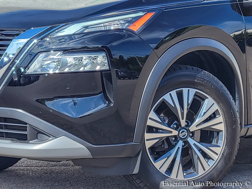 2021 Nissan Rogue SV photo 2