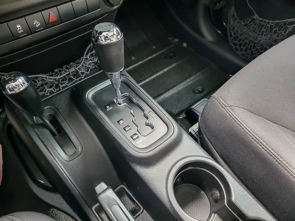 2016 JEEP WRANGLER - Image 13