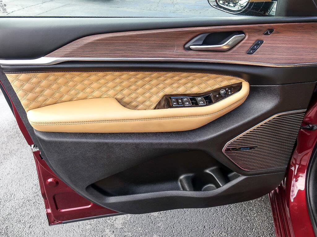 2025 JEEP GRAND CHEROKEE - Image 26