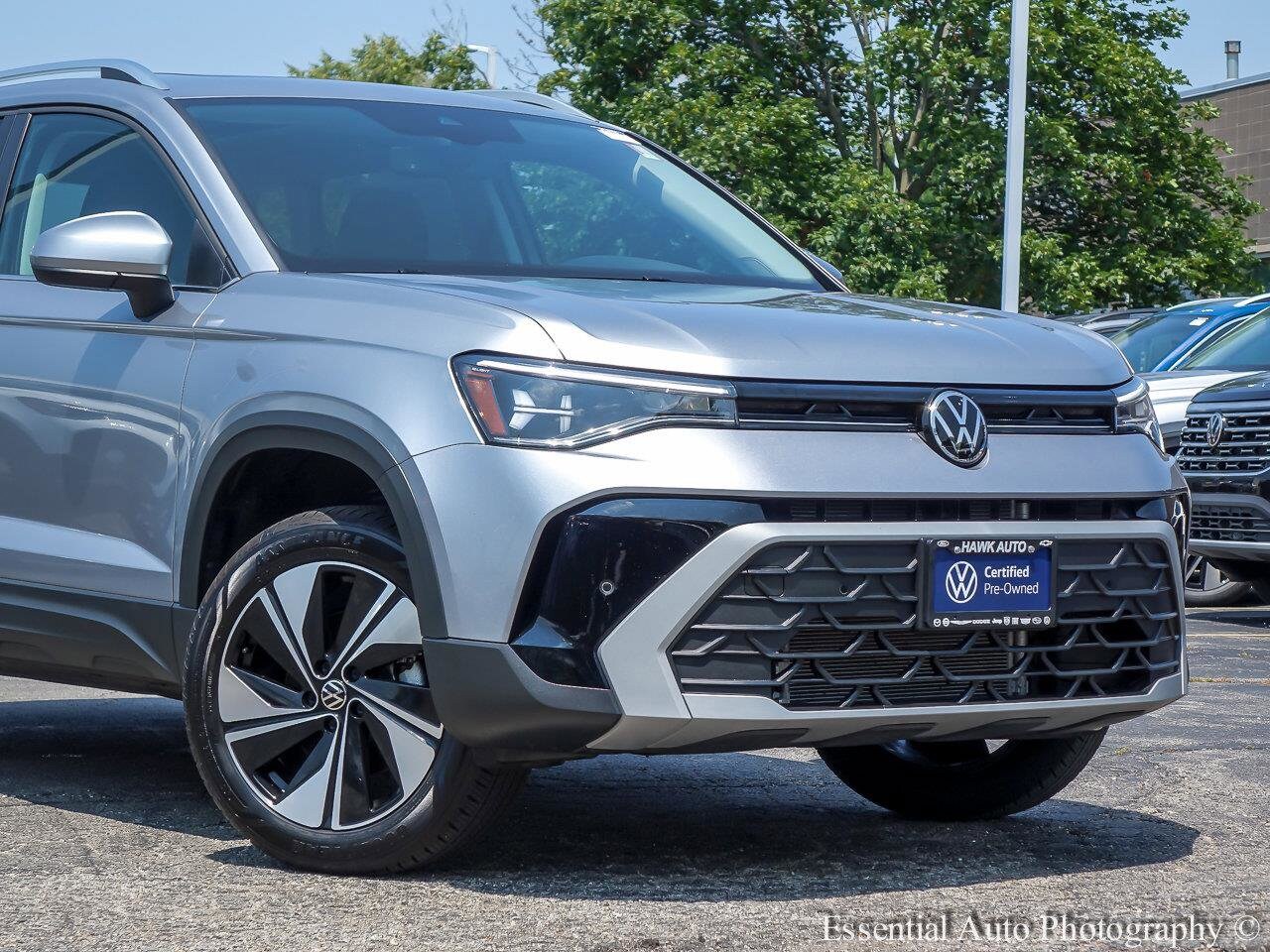 2025 Volkswagen Taos SE photo 2
