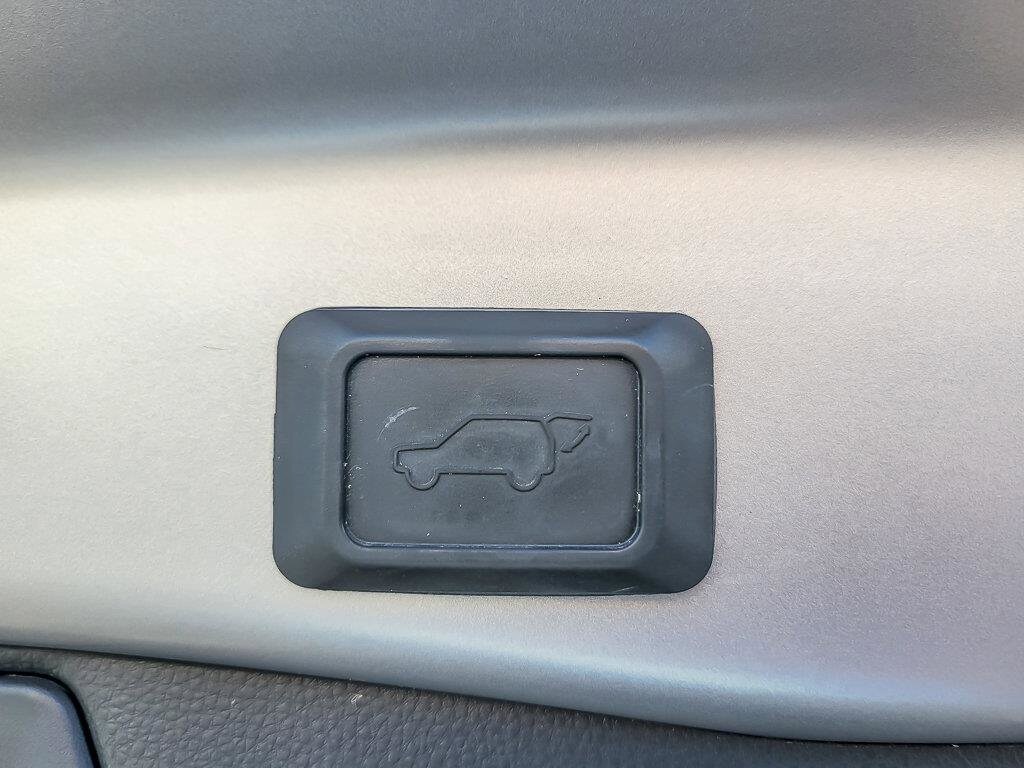 2019 TOYOTA RAV4 - Image 25