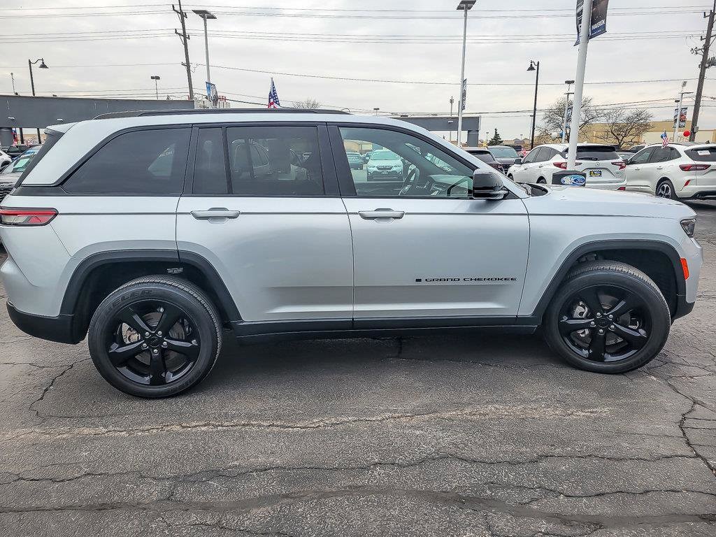 2023 JEEP GRAND CHEROKEE - Image 11