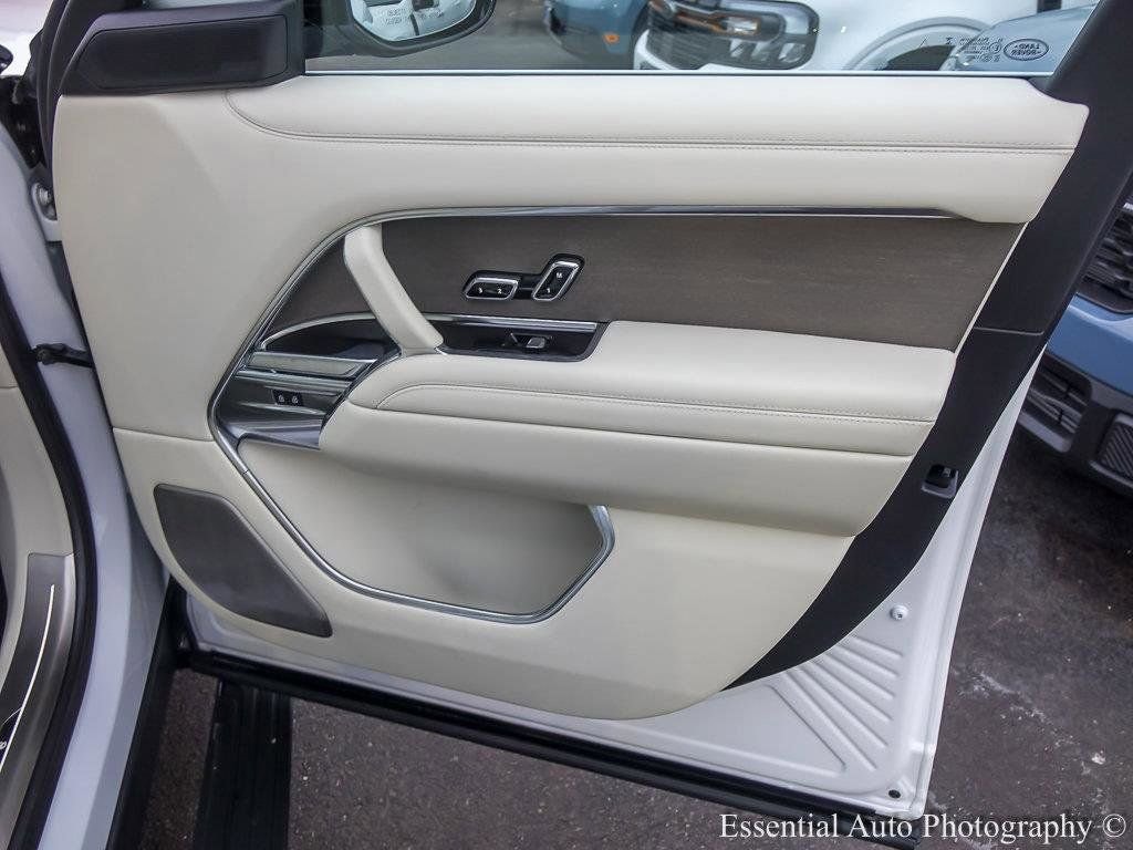 2025 Land Rover Range Rover SV - Photo 38
