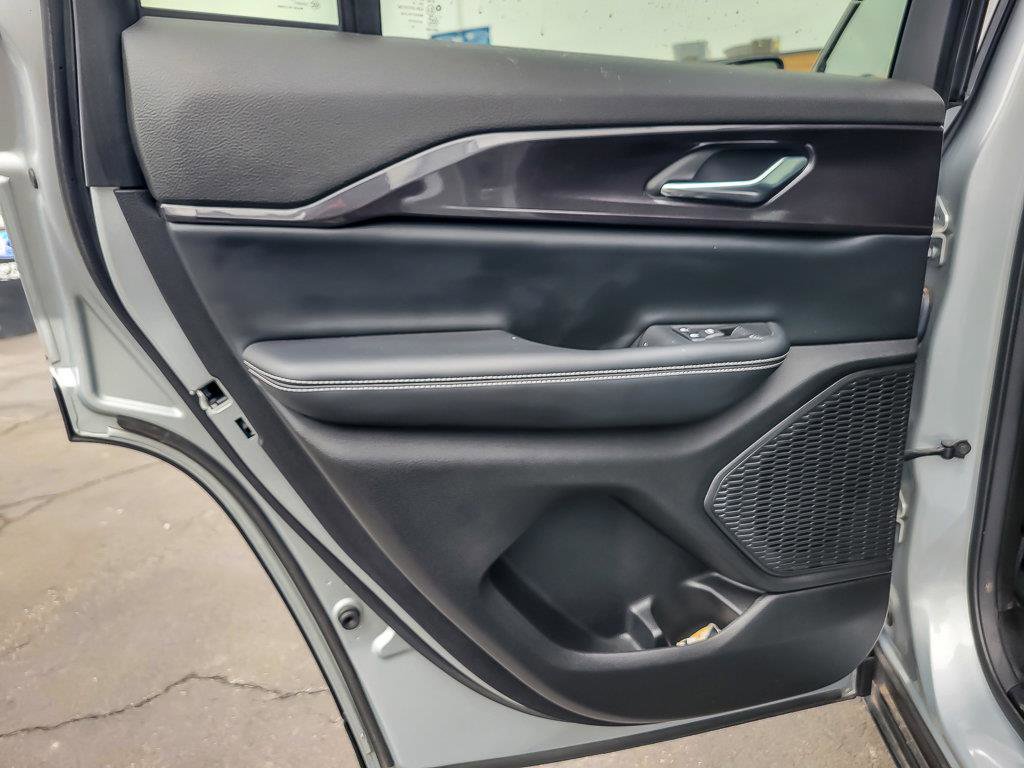 2023 JEEP GRAND CHEROKEE - Image 23