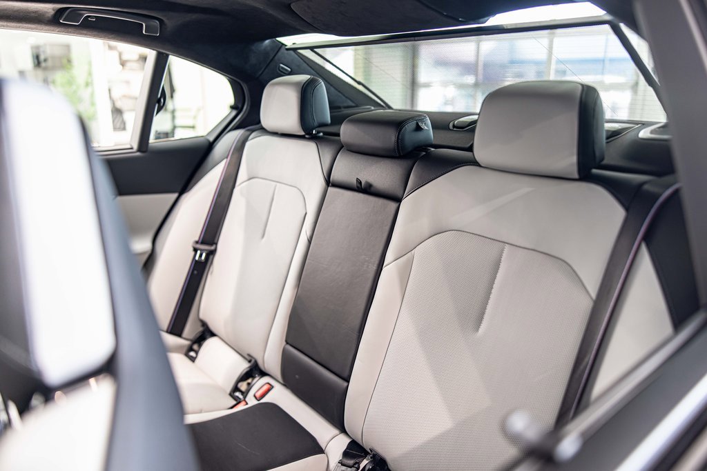 2025 BMW M5 - Image 31