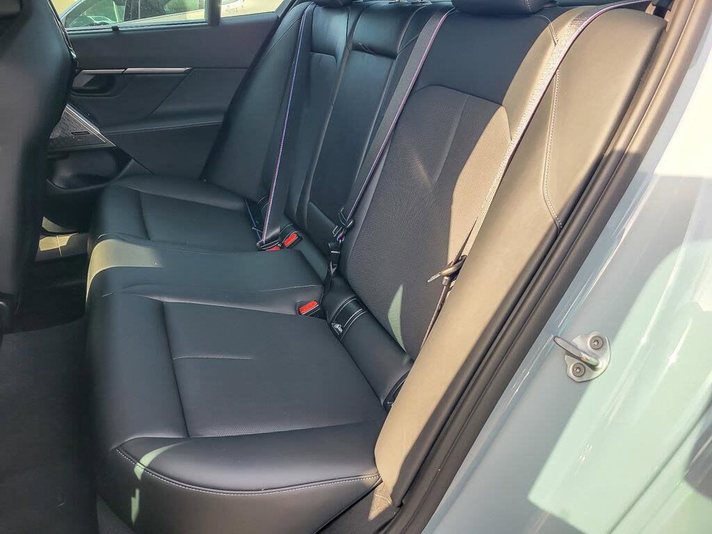 2025 BMW M5 - Image 13