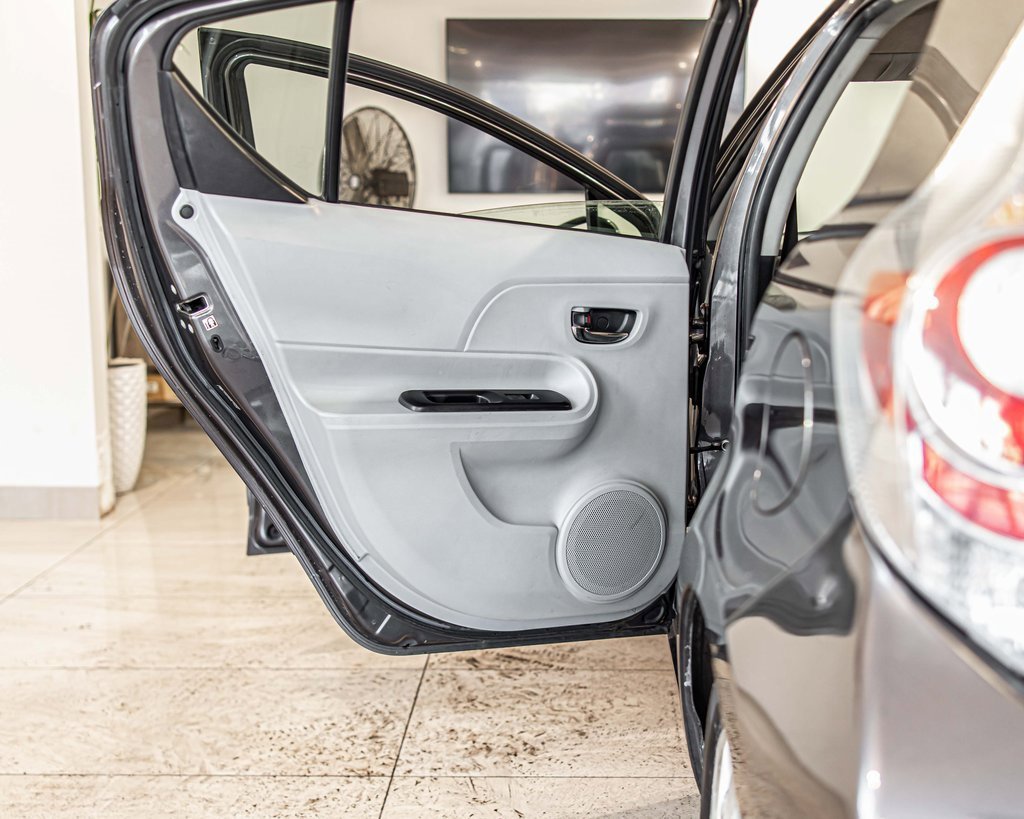 2014 TOYOTA PRIUS C - Image 32