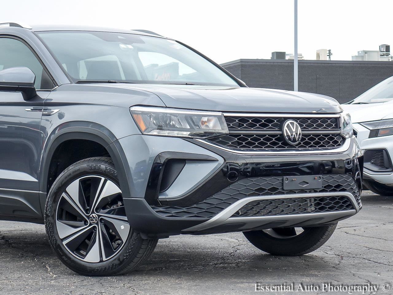 Used 2024 Volkswagen Taos SE with VIN 3VVUX7B25RM076474 for sale in Plainfield, IL