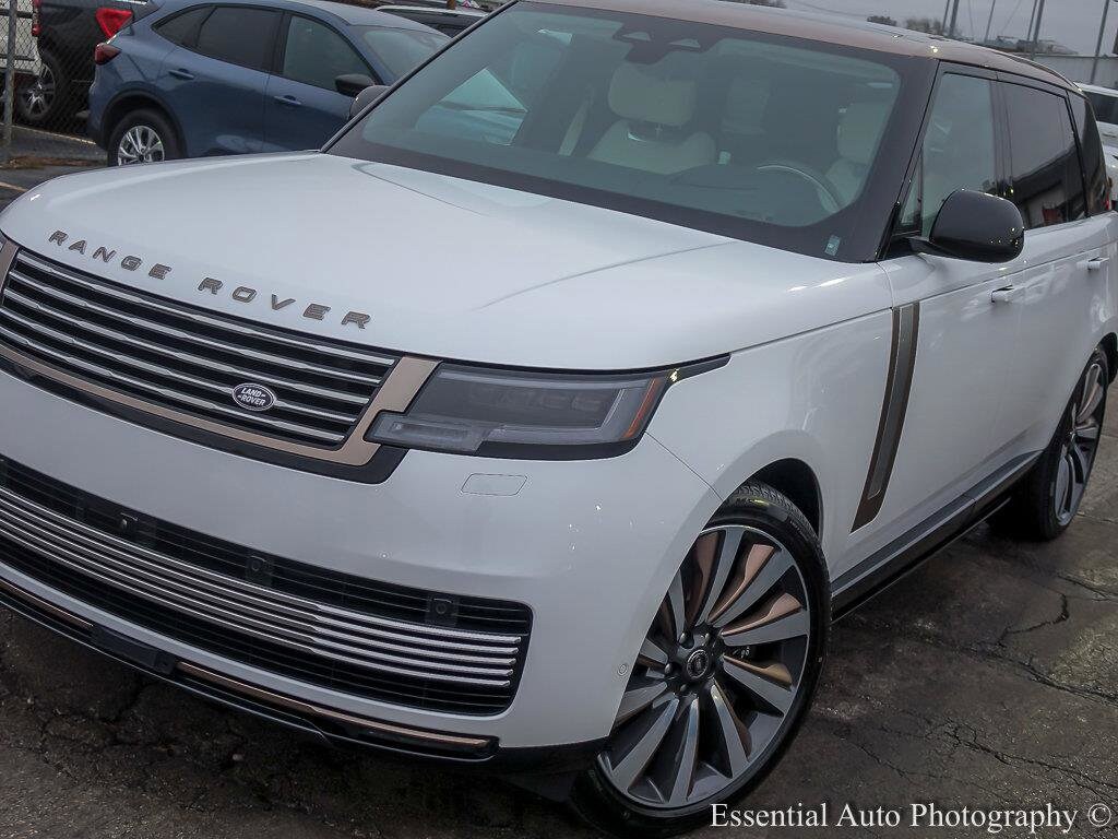 2025 Land Rover Range Rover SV photo 4