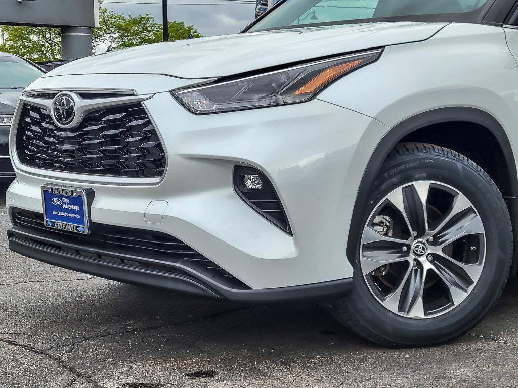 Used 2022 Toyota Highlander XLE with VIN 5TDGZRBH1NS164597 for sale in Plainfield, IL