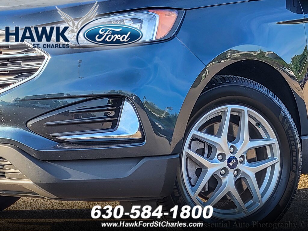 2022 Ford Edge SEL photo 2