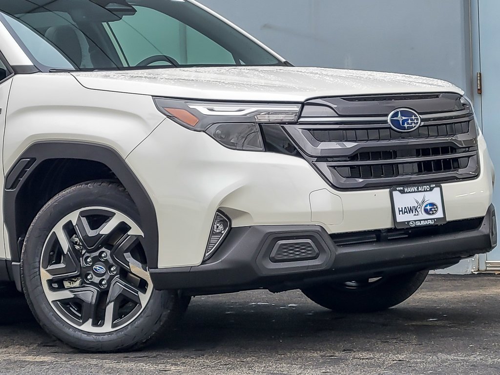 2025 Subaru Forester Premium photo 2