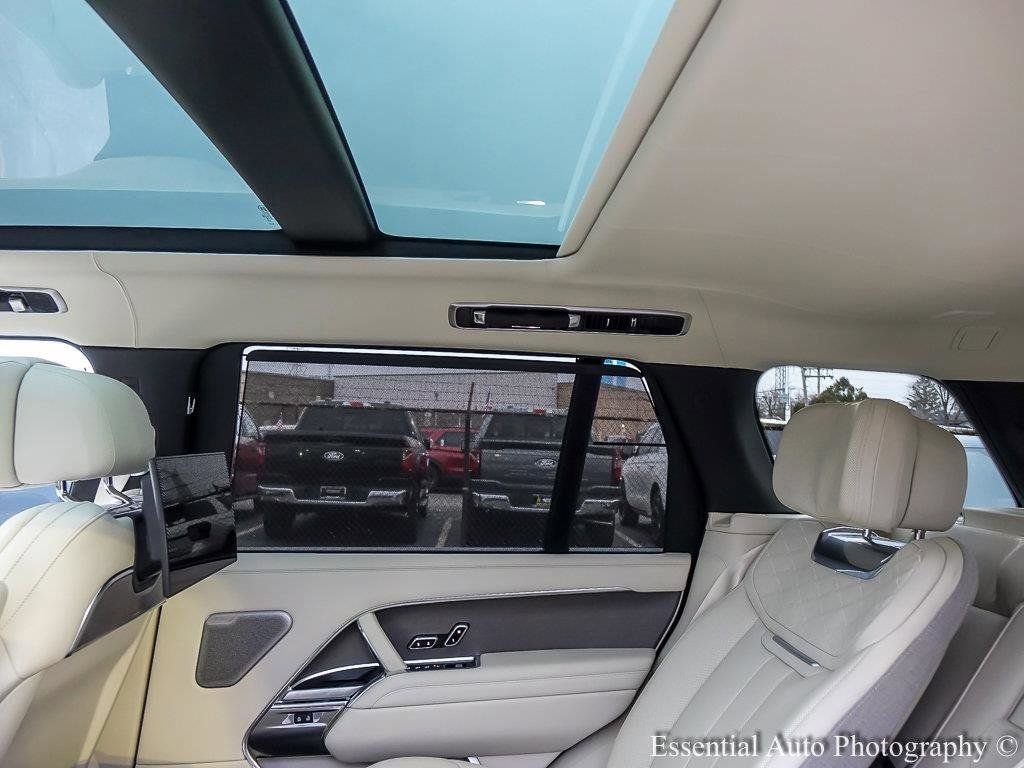 2025 Land Rover Range Rover SV - Photo 11
