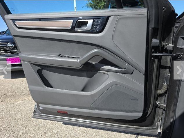 2021 Porsche Cayenne GTS photo 2