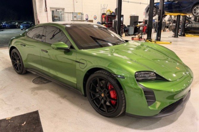 2023 Porsche Taycan GTS photo 4