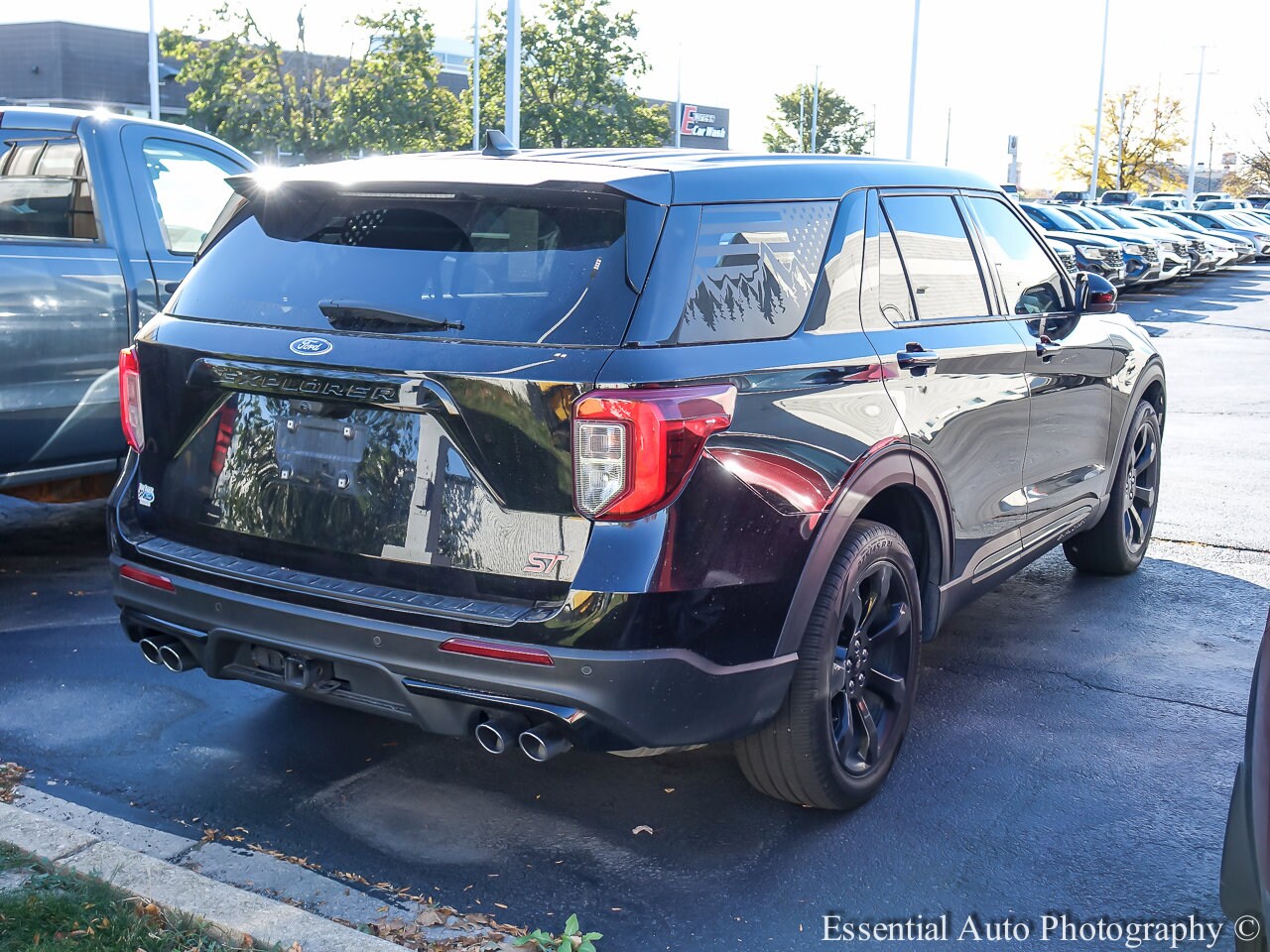 2022 Ford Explorer ST photo 3