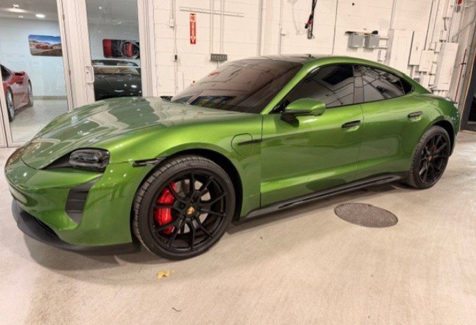 2023 Porsche Taycan GTS photo 3