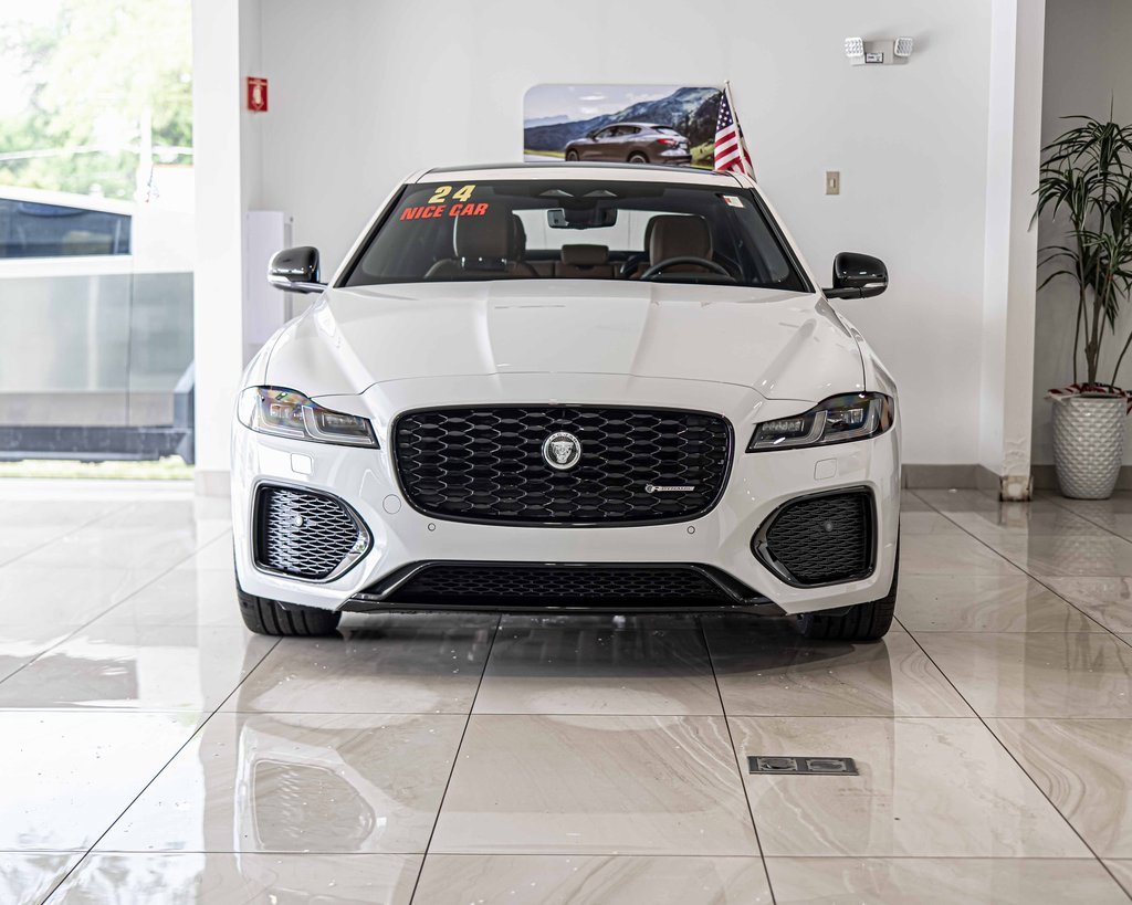 2024 Jaguar E-PACE P300 R-Dynamic SE photo 2