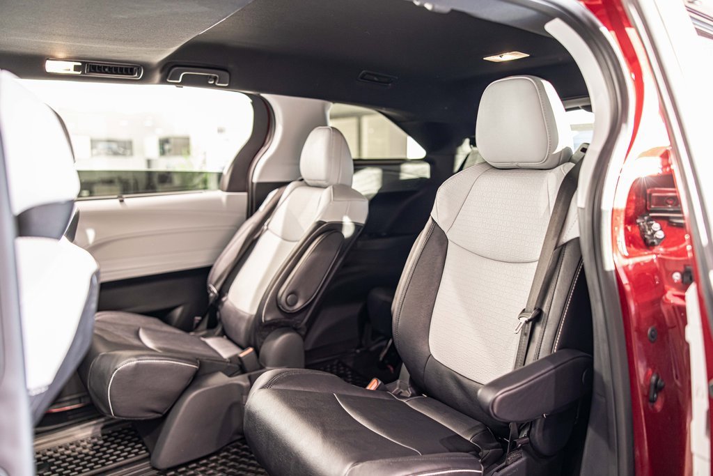 2025 TOYOTA SIENNA - Image 32