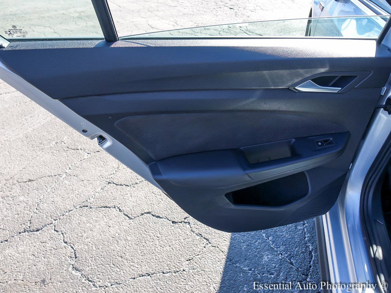 2023 VOLKSWAGEN GOLF GTI - Image 17