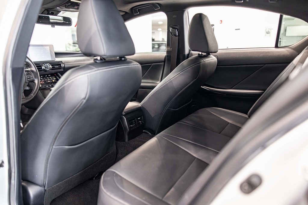 2024 LEXUS IS - Image 34