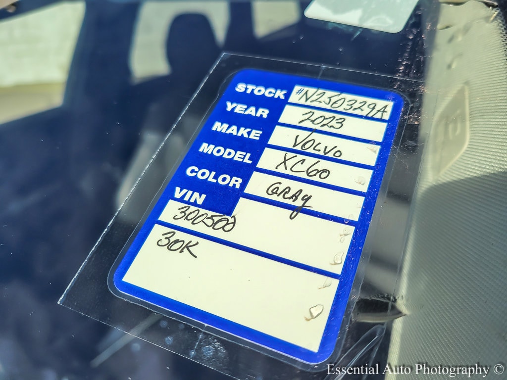 2023 VOLVO XC60 - Image 24