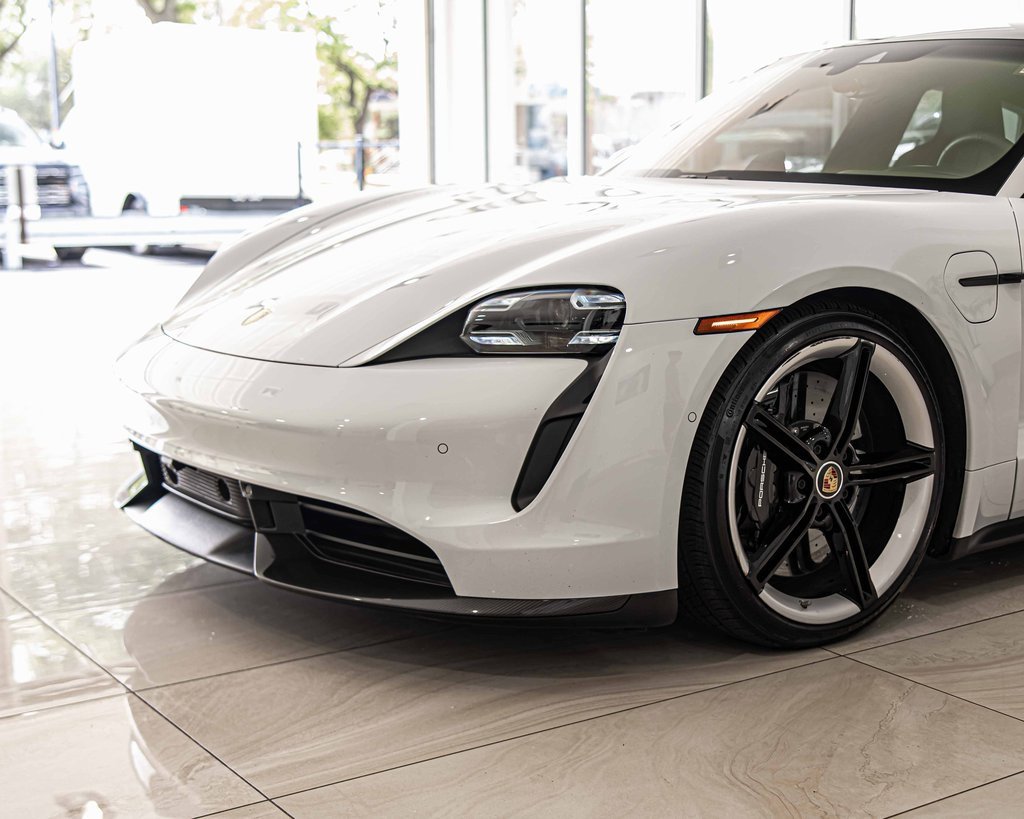 2020 Porsche Taycan Turbo S photo 4