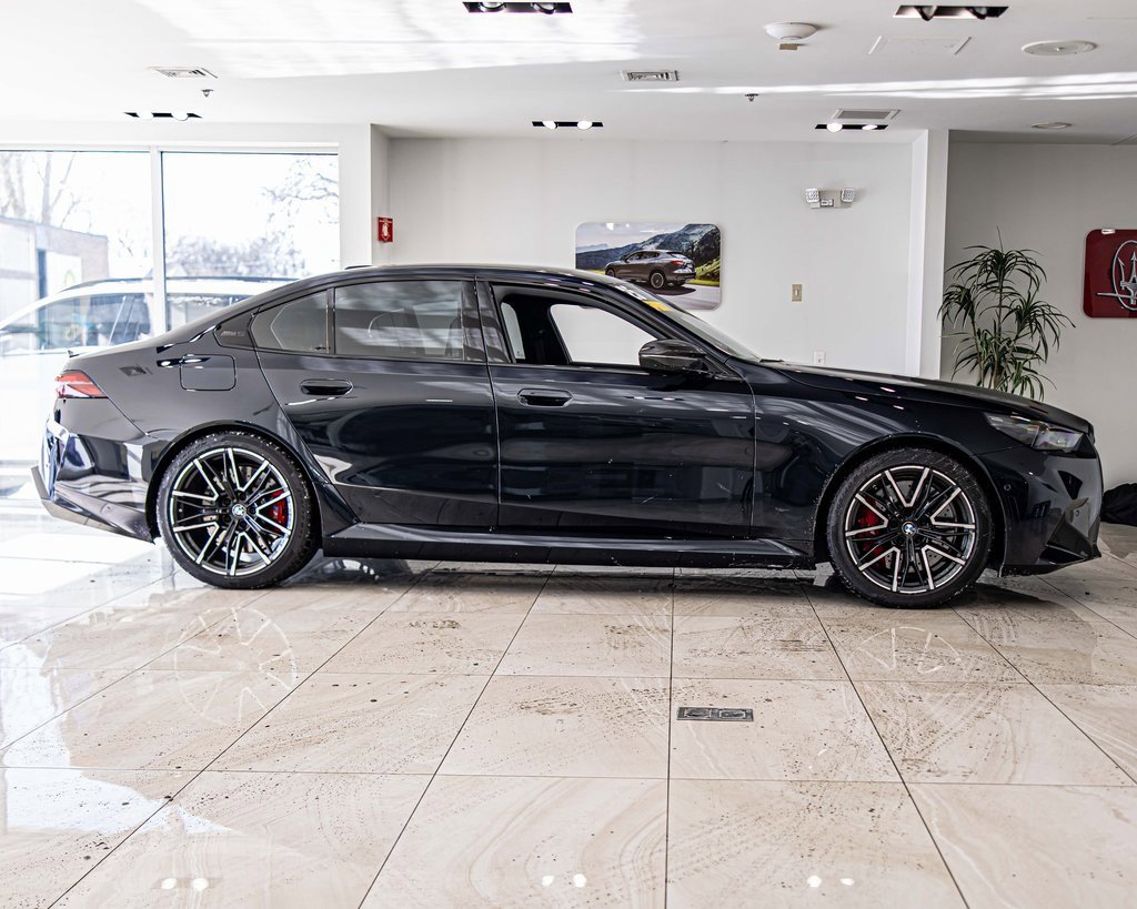 2025 BMW M5 - Image 9