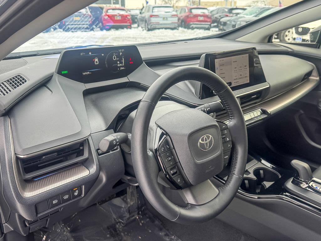 2025 TOYOTA PRIUS - Image 11