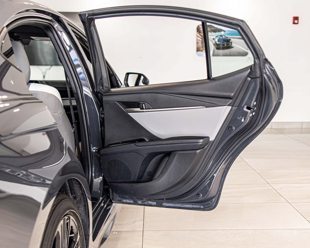 2025 Toyota Camry SE - Photo 37