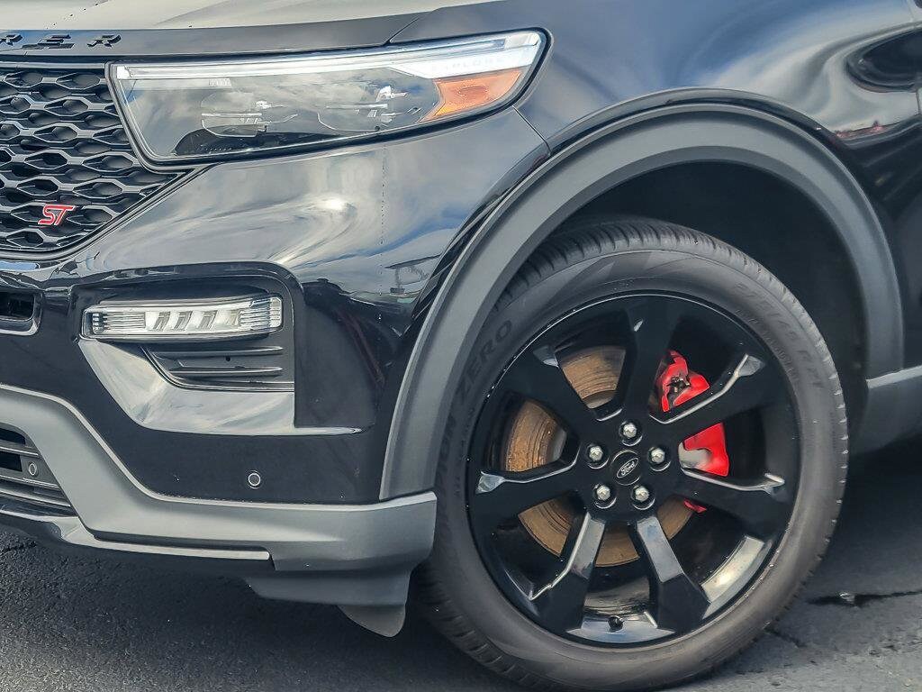 2024 Ford Explorer ST photo 2