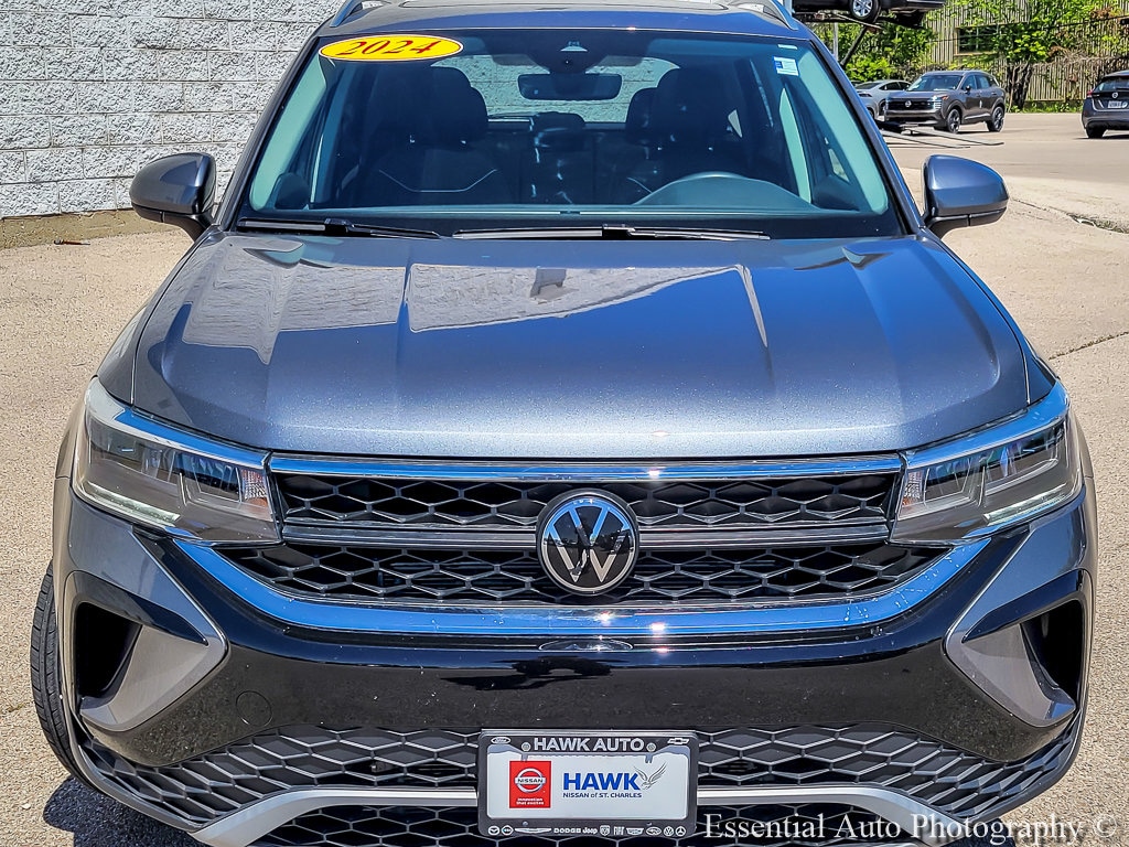 Used 2024 Volkswagen Taos SE SE 4MOTION