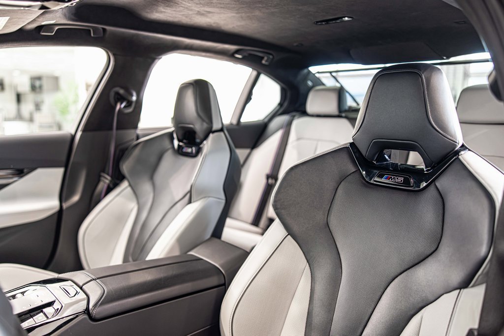 2025 BMW M5 - Image 19