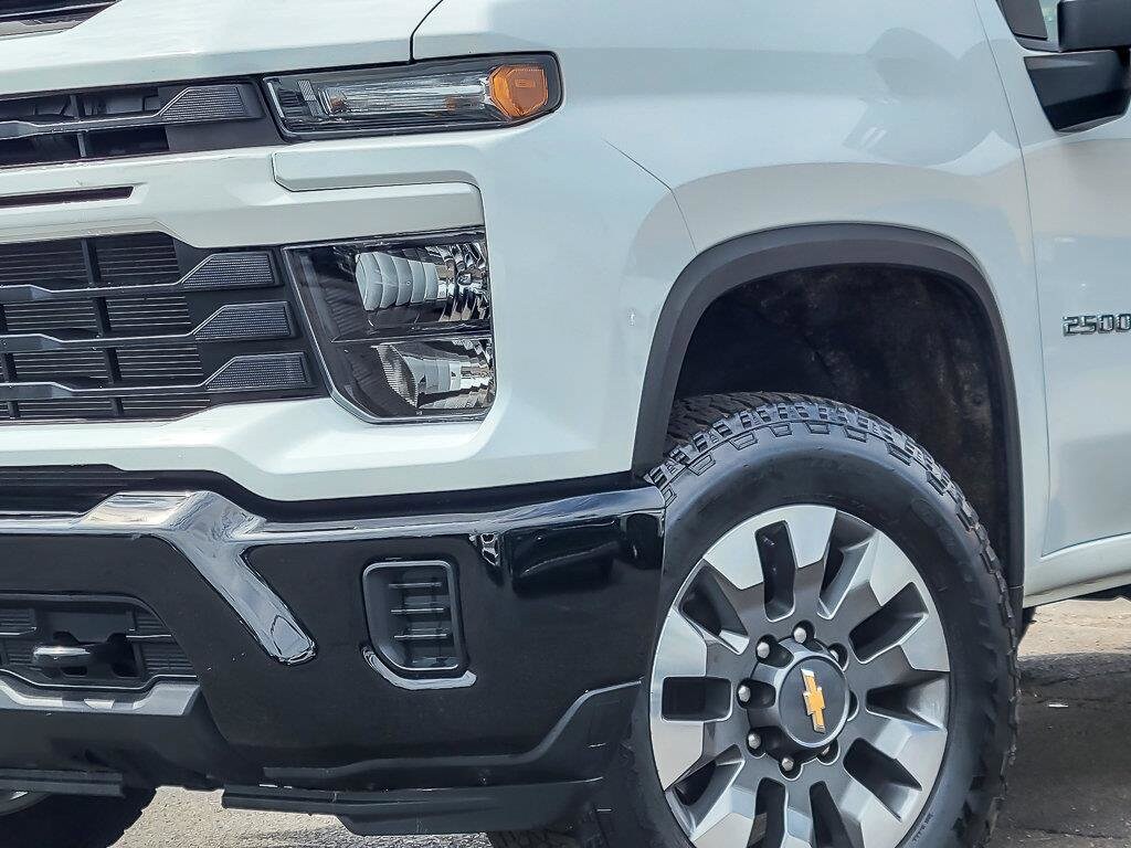 2024 Chevrolet Silverado 2500HD Custom photo 3