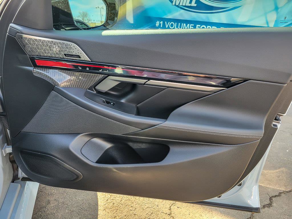 2025 BMW M5 - Image 27