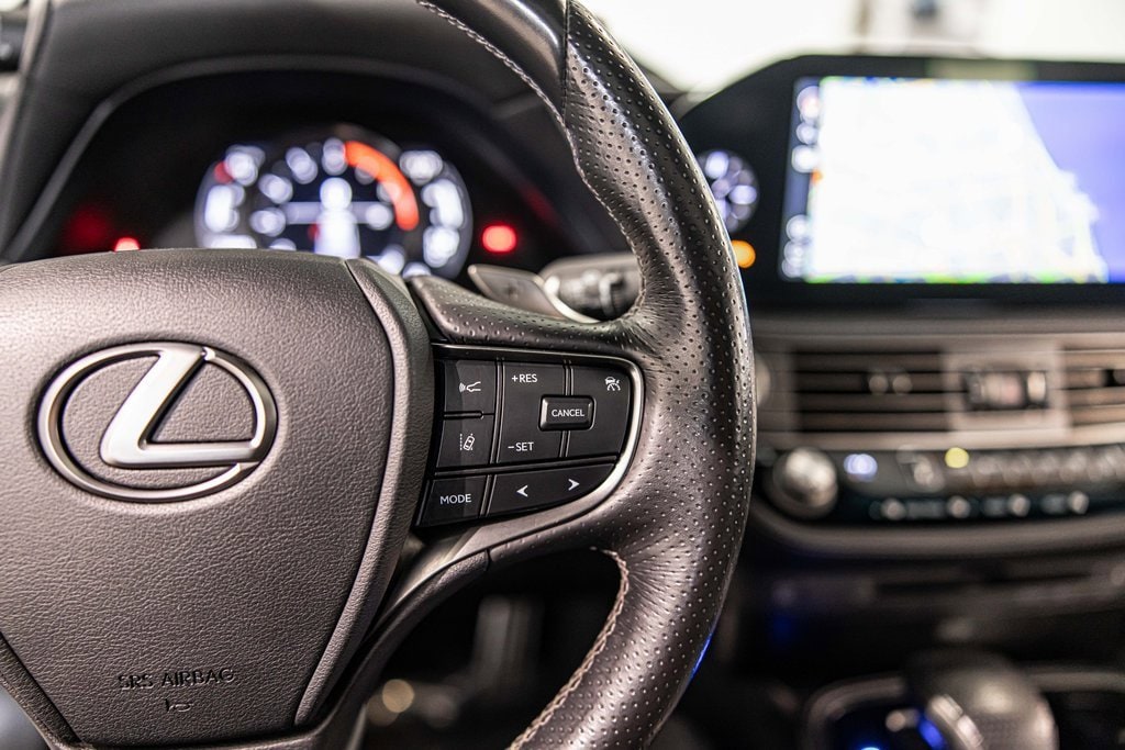 2022 LEXUS LS - Image 26